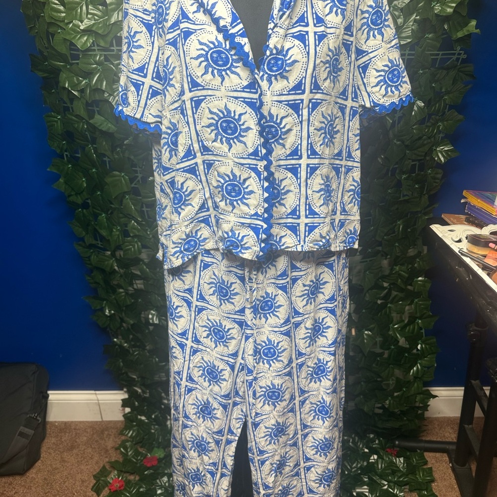 Blue and White Sun Patterned  Set